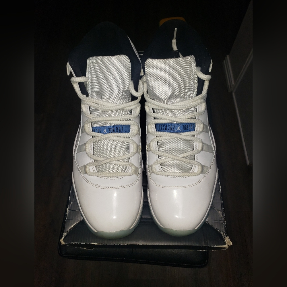 Jordan 11 Legend Blue